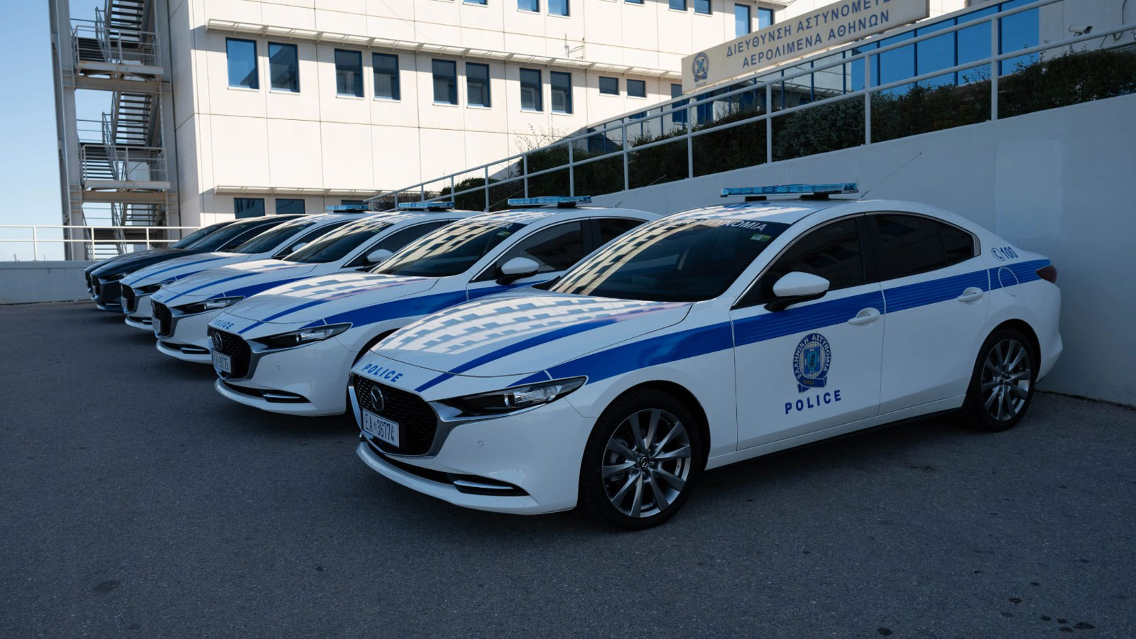 Ο ΔΑΑ δώρισε έξι Mazda 6 στην Ελληνική Αστυνομία 